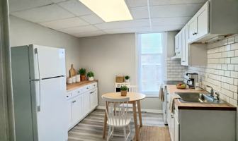 featured image of 2 W Stiegel St