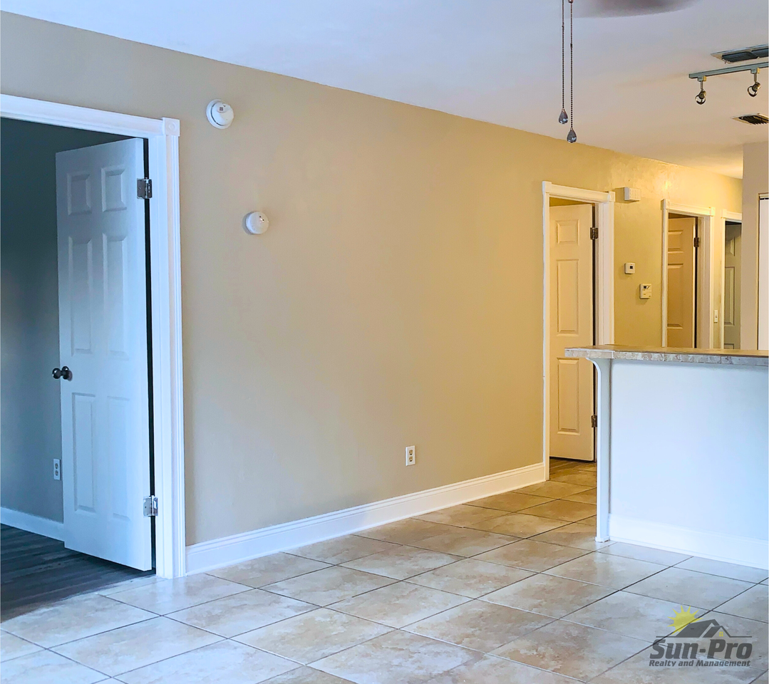 957 Glenwood St - Photo 5 of 20