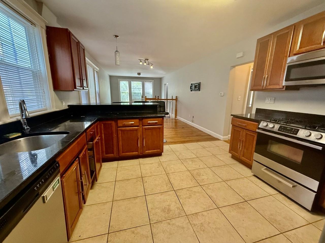 228 Calumet St - Photo 3 of 15