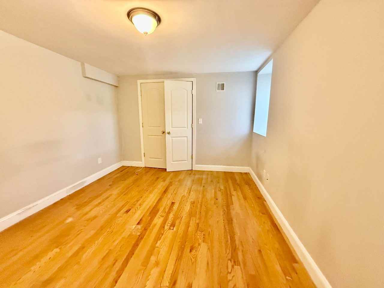 228 Calumet St - Photo 6 of 15