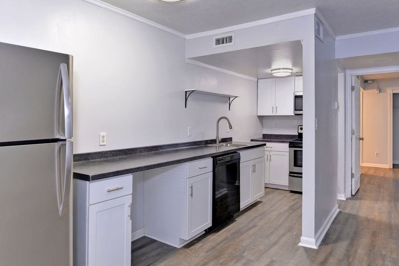 101 Pacific Dr - Photo 7 of 22