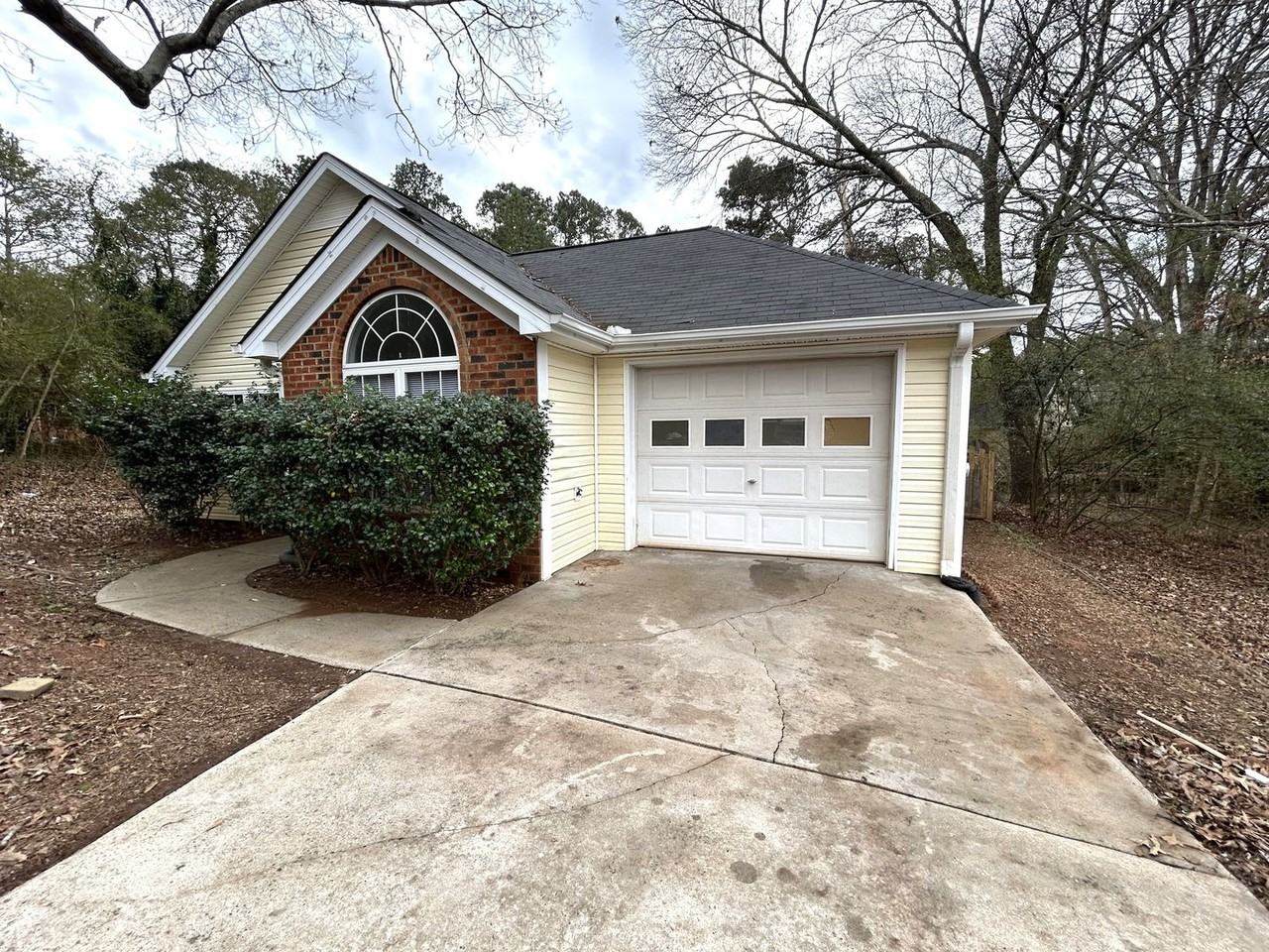 305 Spring Lake Ct - Photo 2 of 22