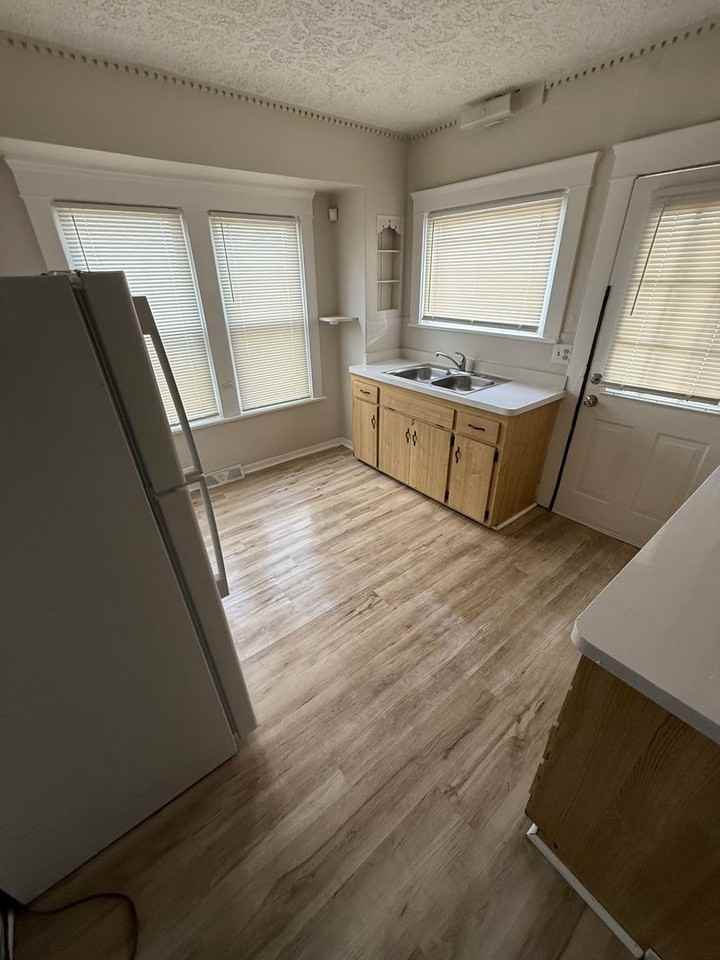 10002 Parkview Ave - Photo 4 of 24