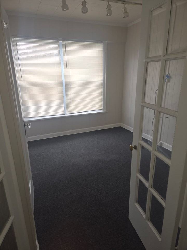 10002 Parkview Ave - Photo 6 of 24