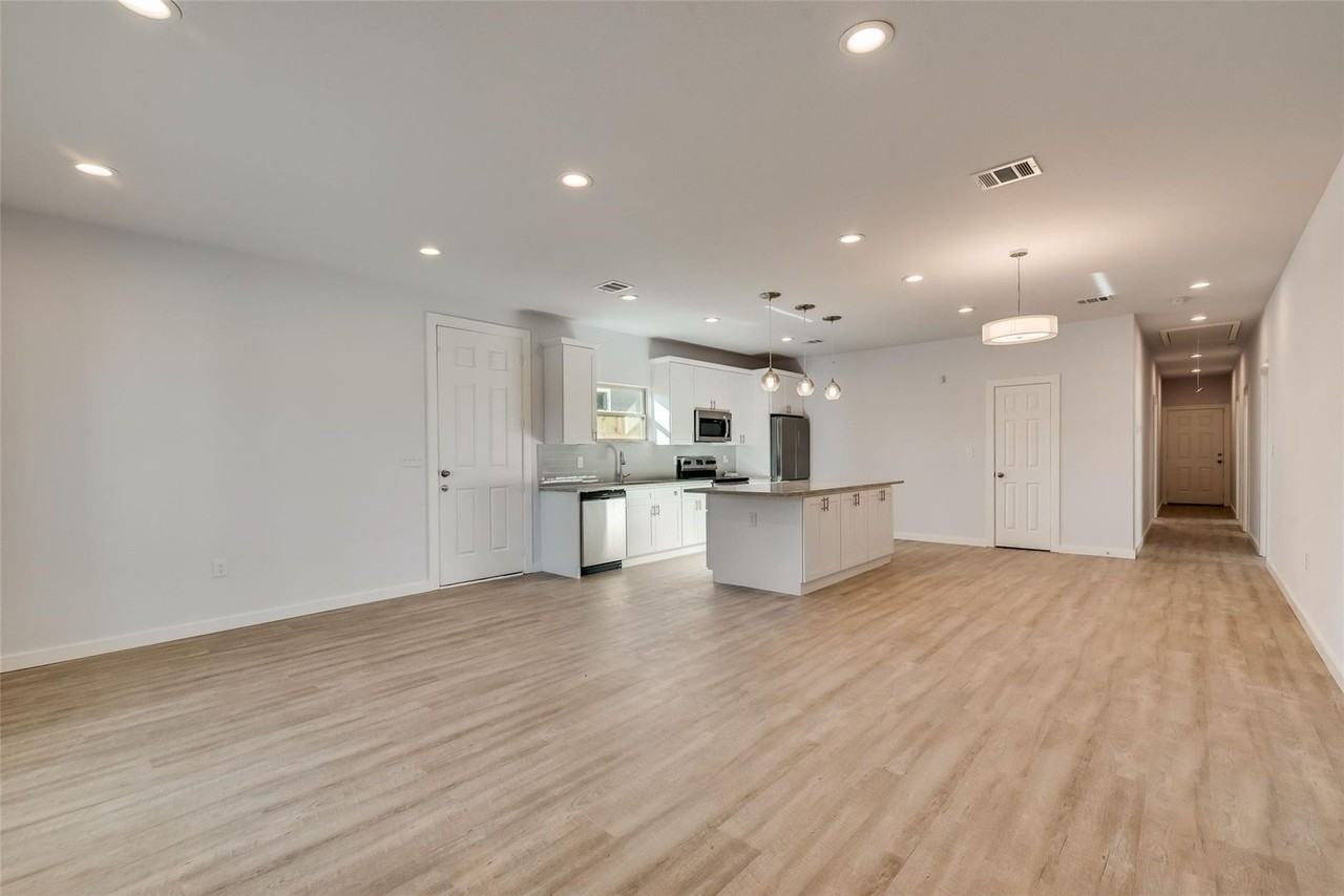 4337 Canal St - Photo 2 of 24