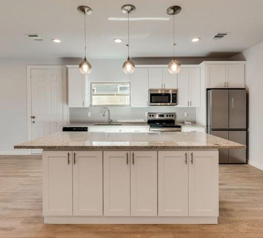 4337 Canal St - Photo 3 of 24