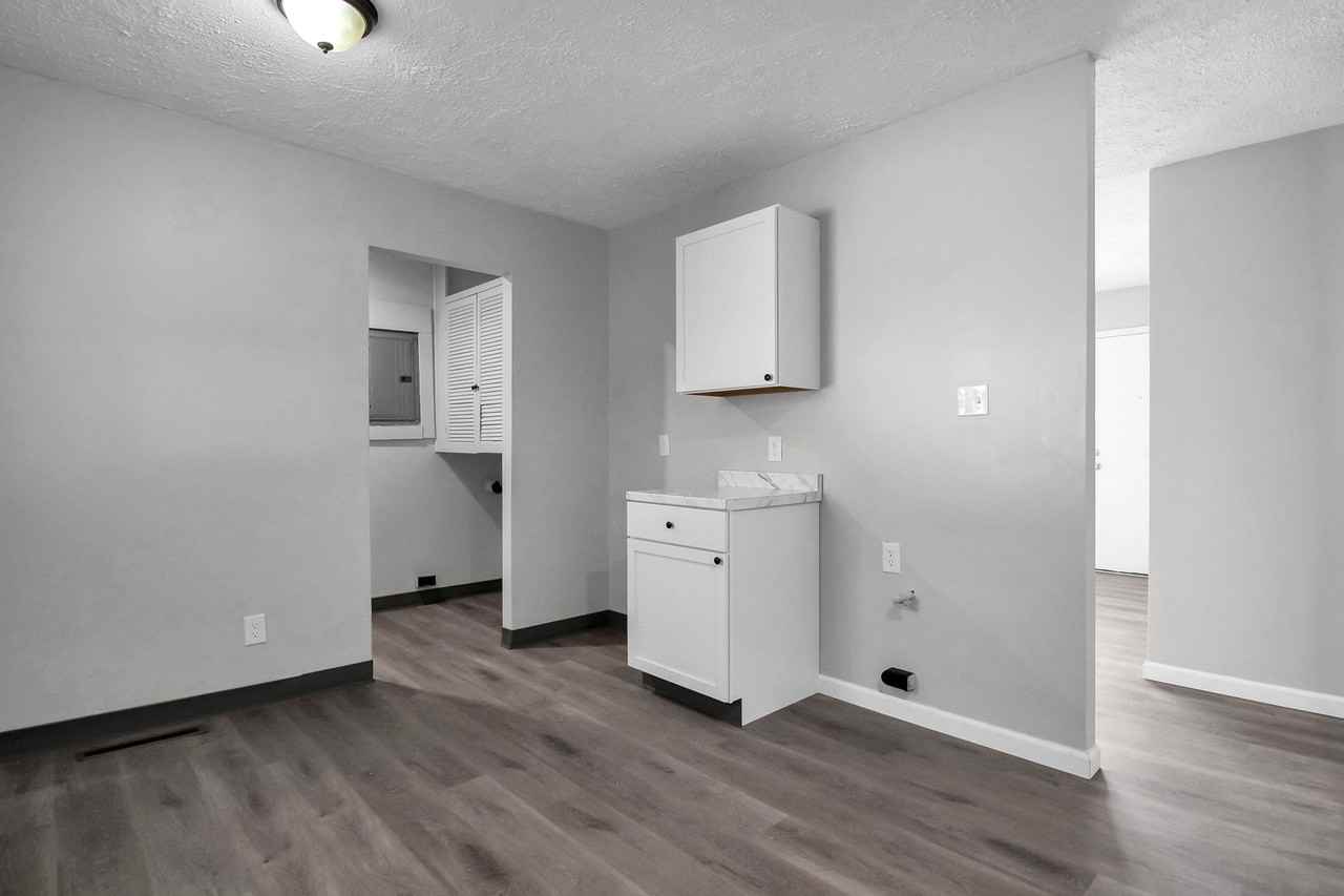 4294 Ellery Dr - Photo 5 of 26