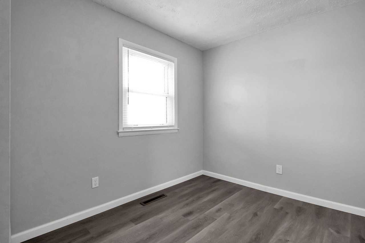 4294 Ellery Dr - Photo 6 of 26