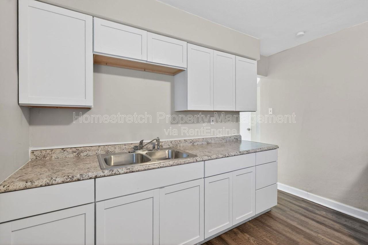 9868 Lorna Ln - Photo 3 of 22