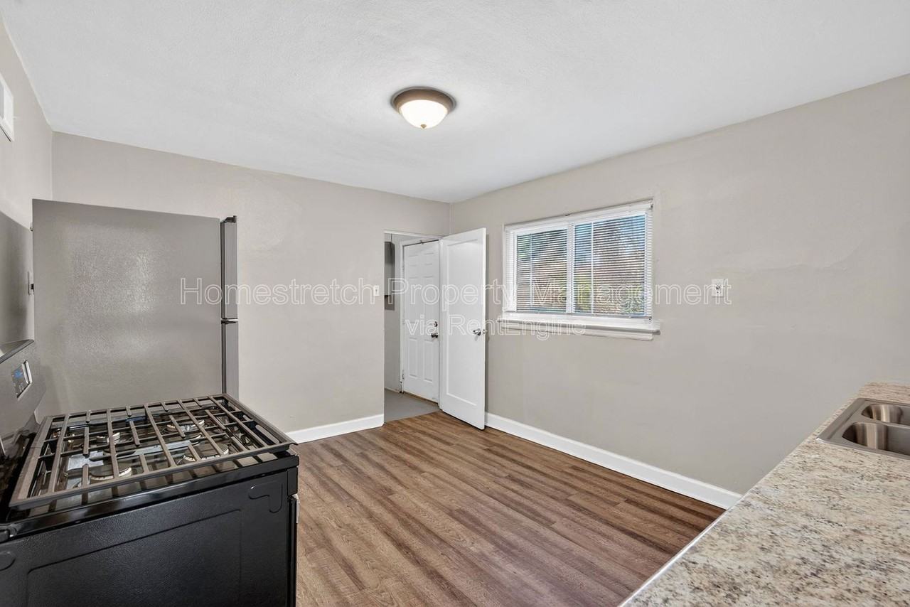 9868 Lorna Ln - Photo 4 of 22