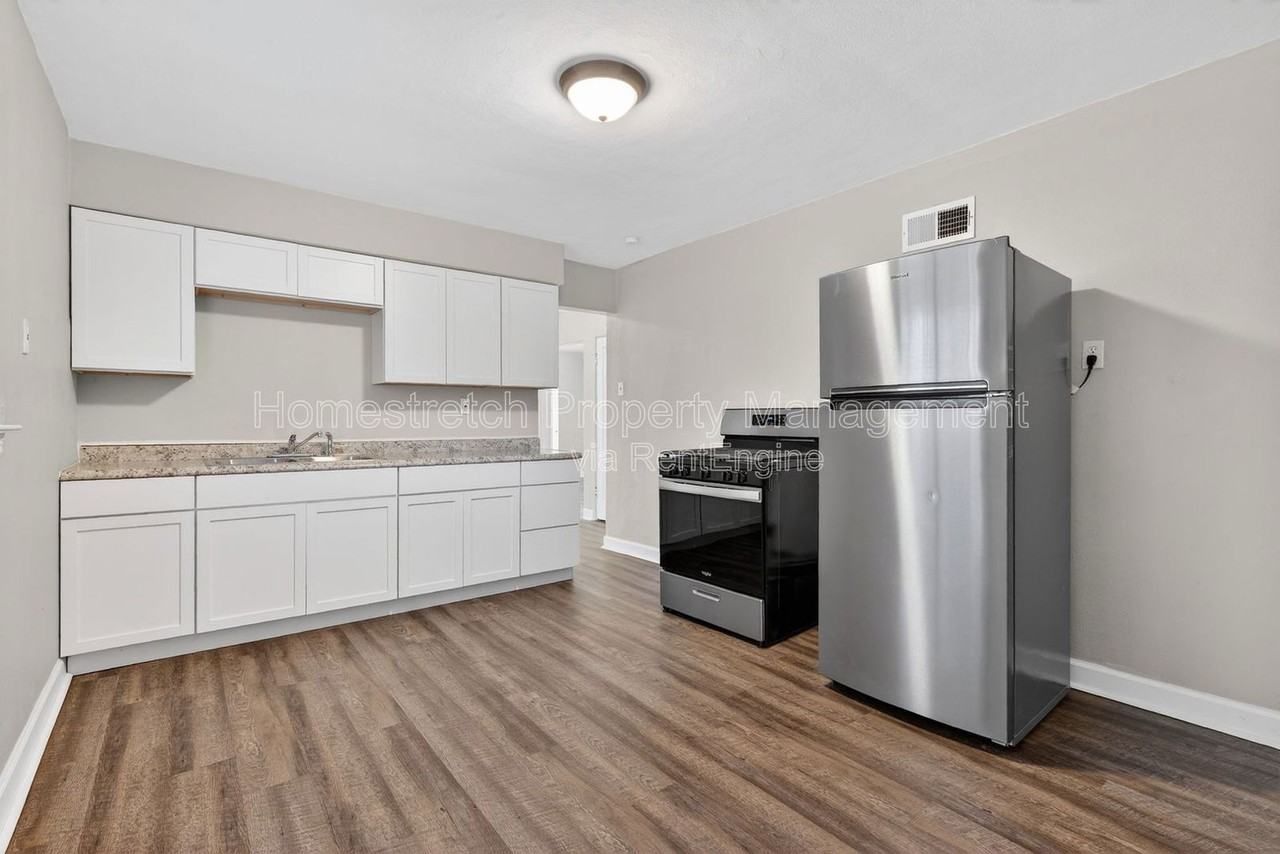 9868 Lorna Ln - Photo 5 of 22