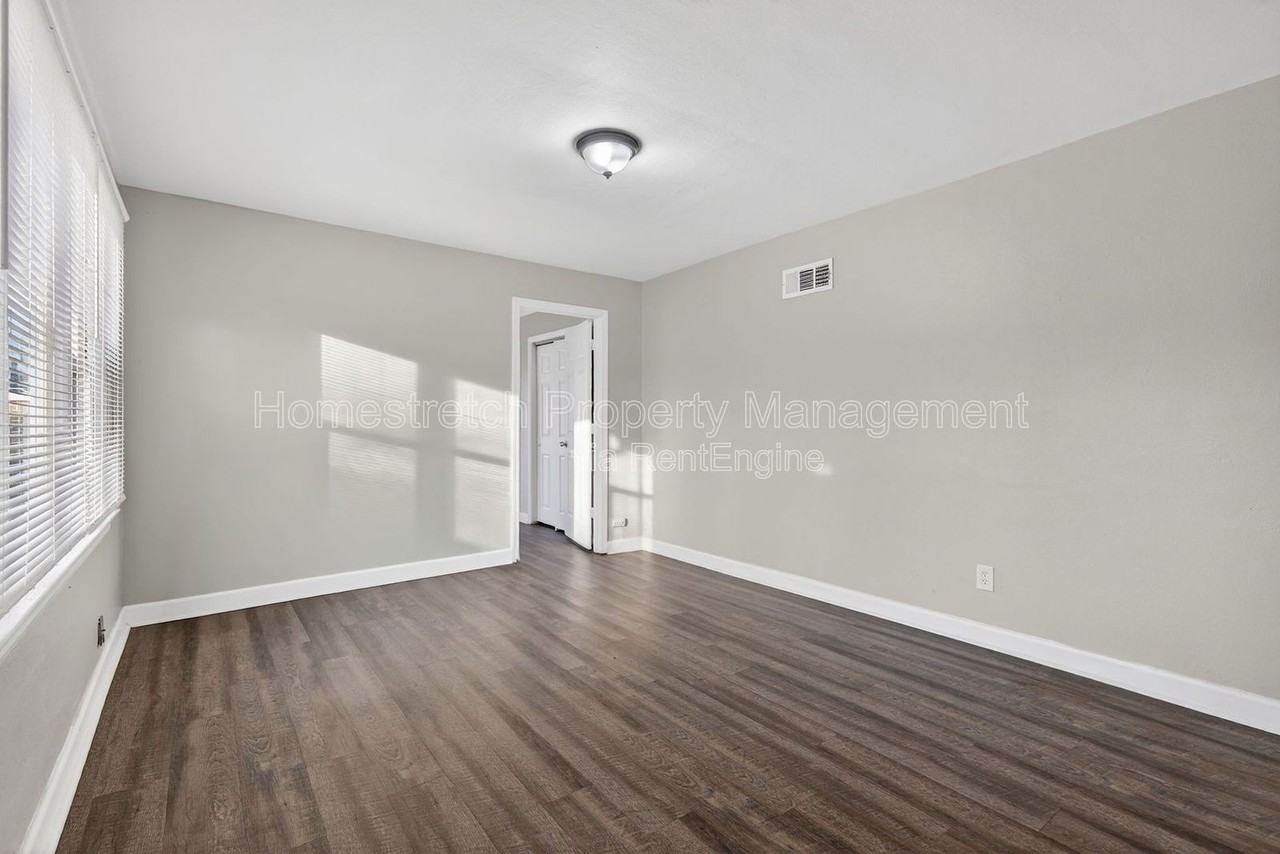 9868 Lorna Ln - Photo 7 of 22