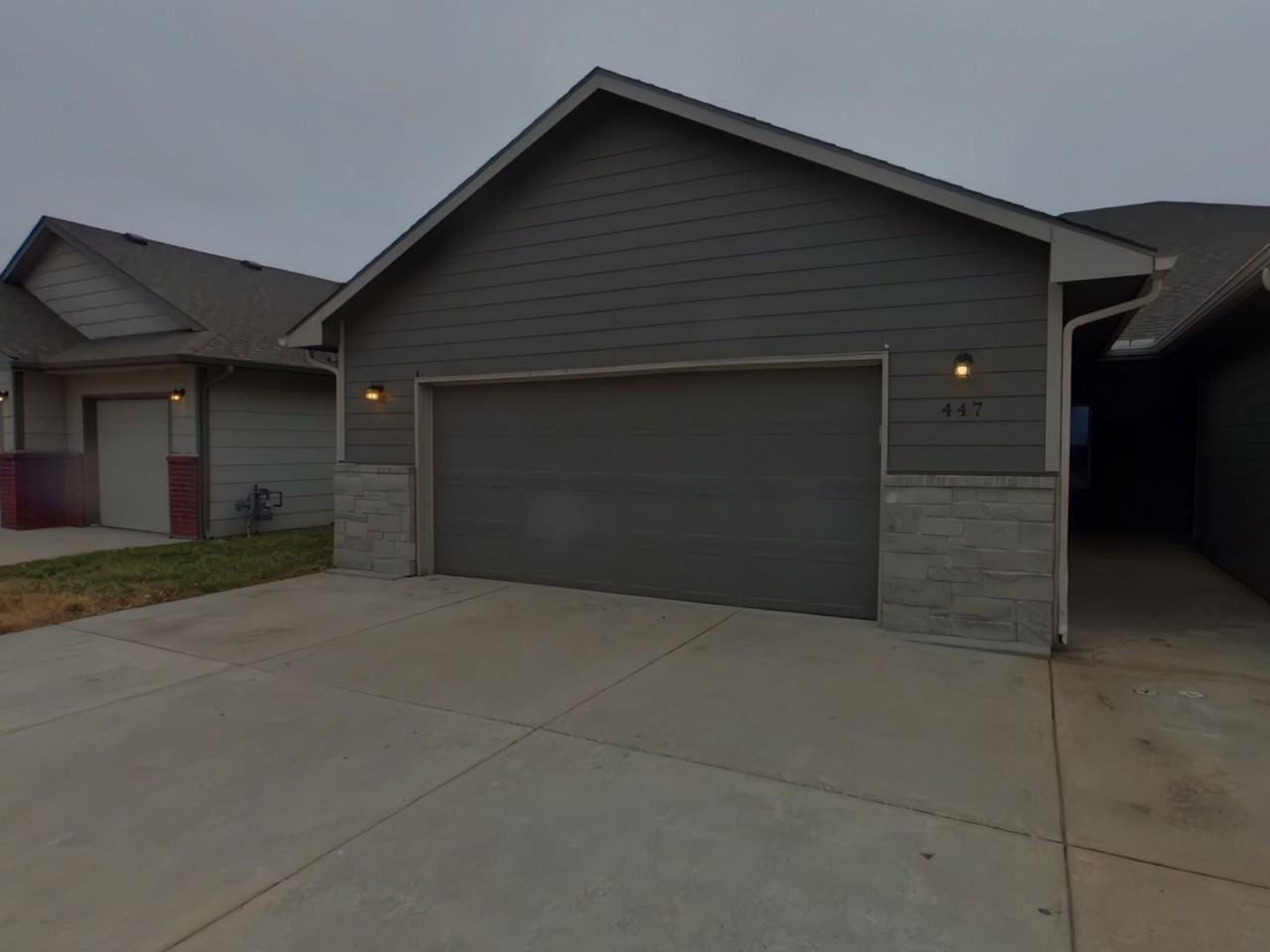 447 S Longbranch Dr - Photo 2 of 15