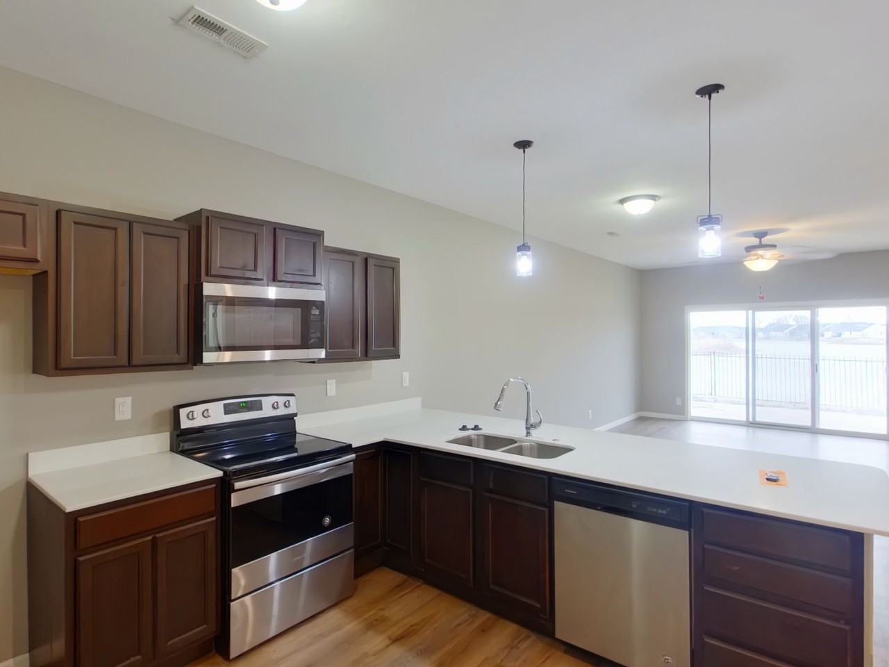 447 S Longbranch Dr - Photo 6 of 15