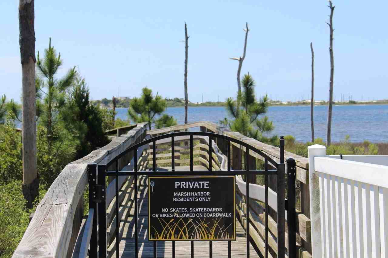 930 Lajolla Ln - Photo 3 of 13