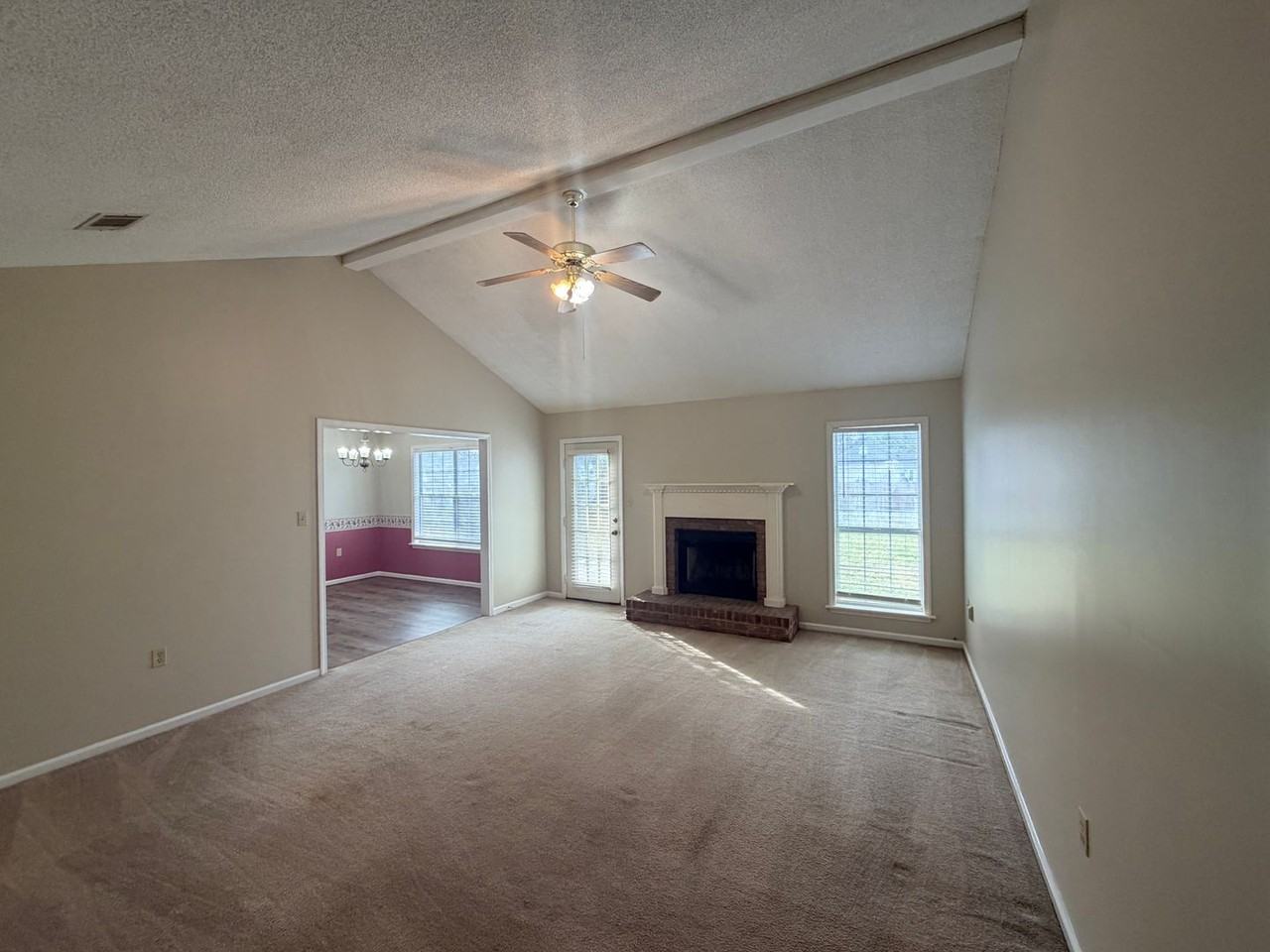 4020 Stratford Cir - Photo 2 of 31