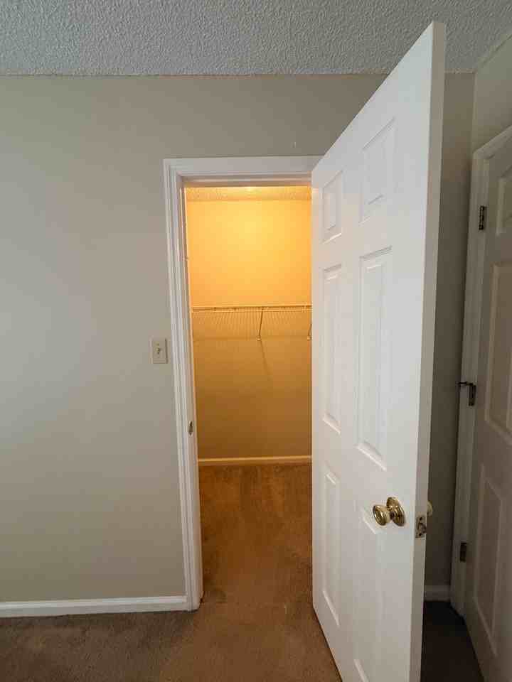 4020 Stratford Cir - Photo 3 of 31