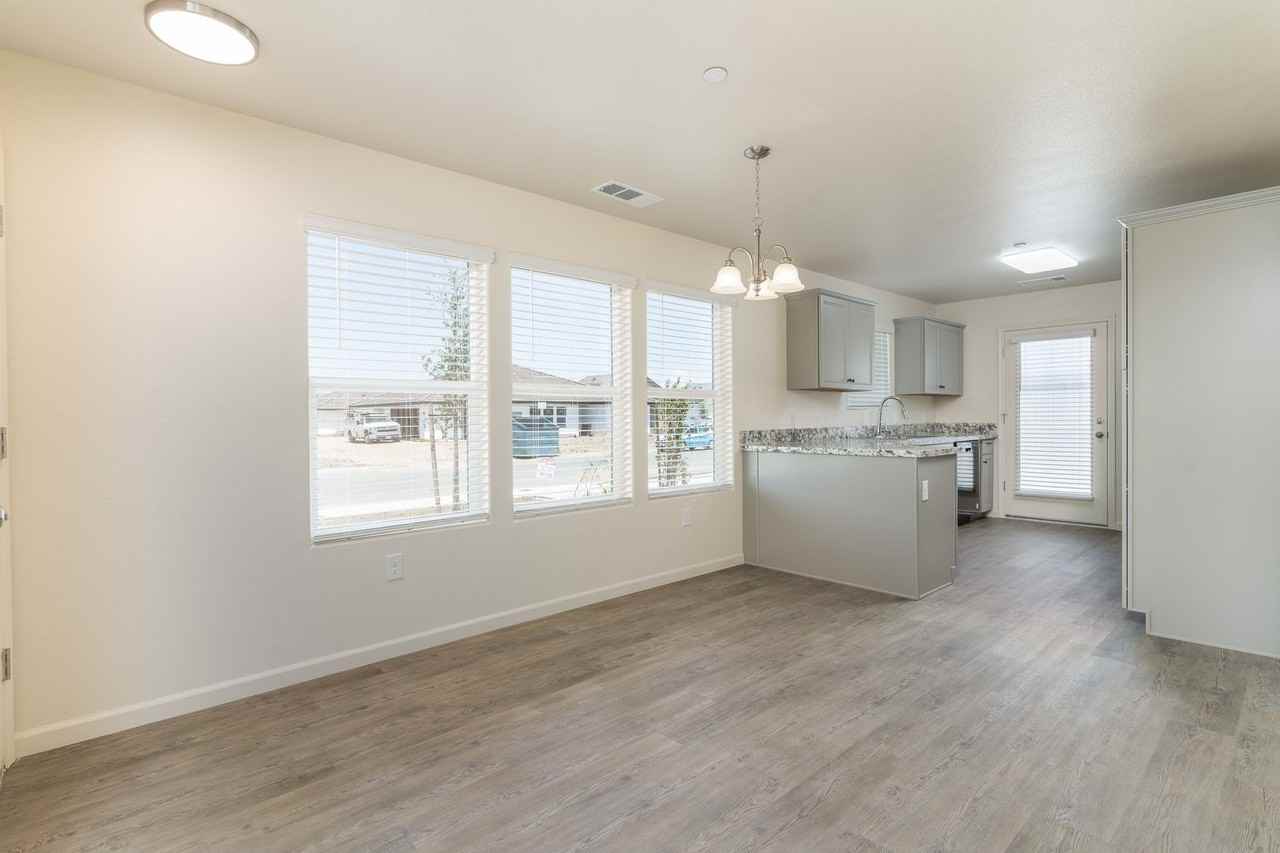 2488 Oakmont Cir - Photo 2 of 21