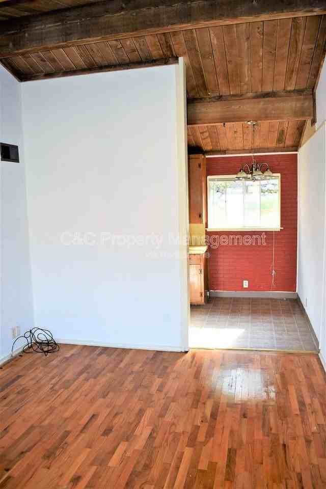 1113 Mcclellan Ave #B - Photo 2 of 3