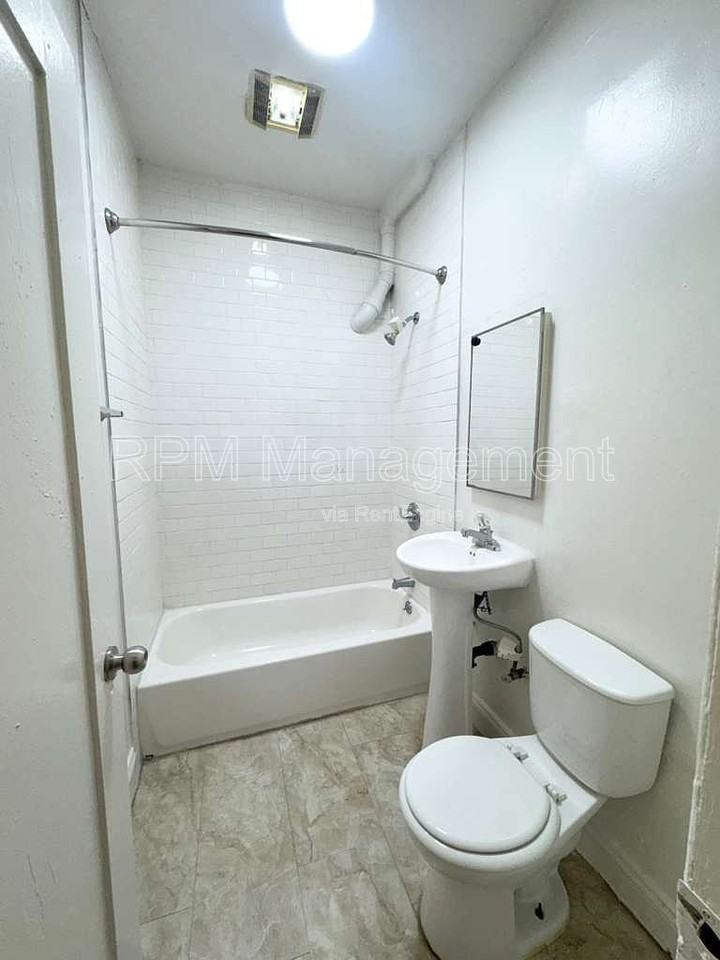 1101 S Norton Ave #101 - Photo 3 of 8