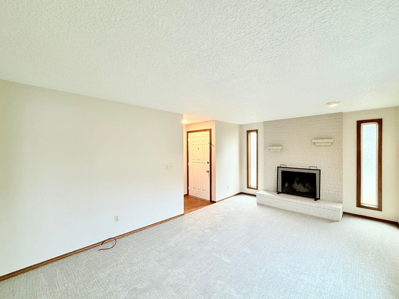 414 W 39th St - Photo 2 of 25