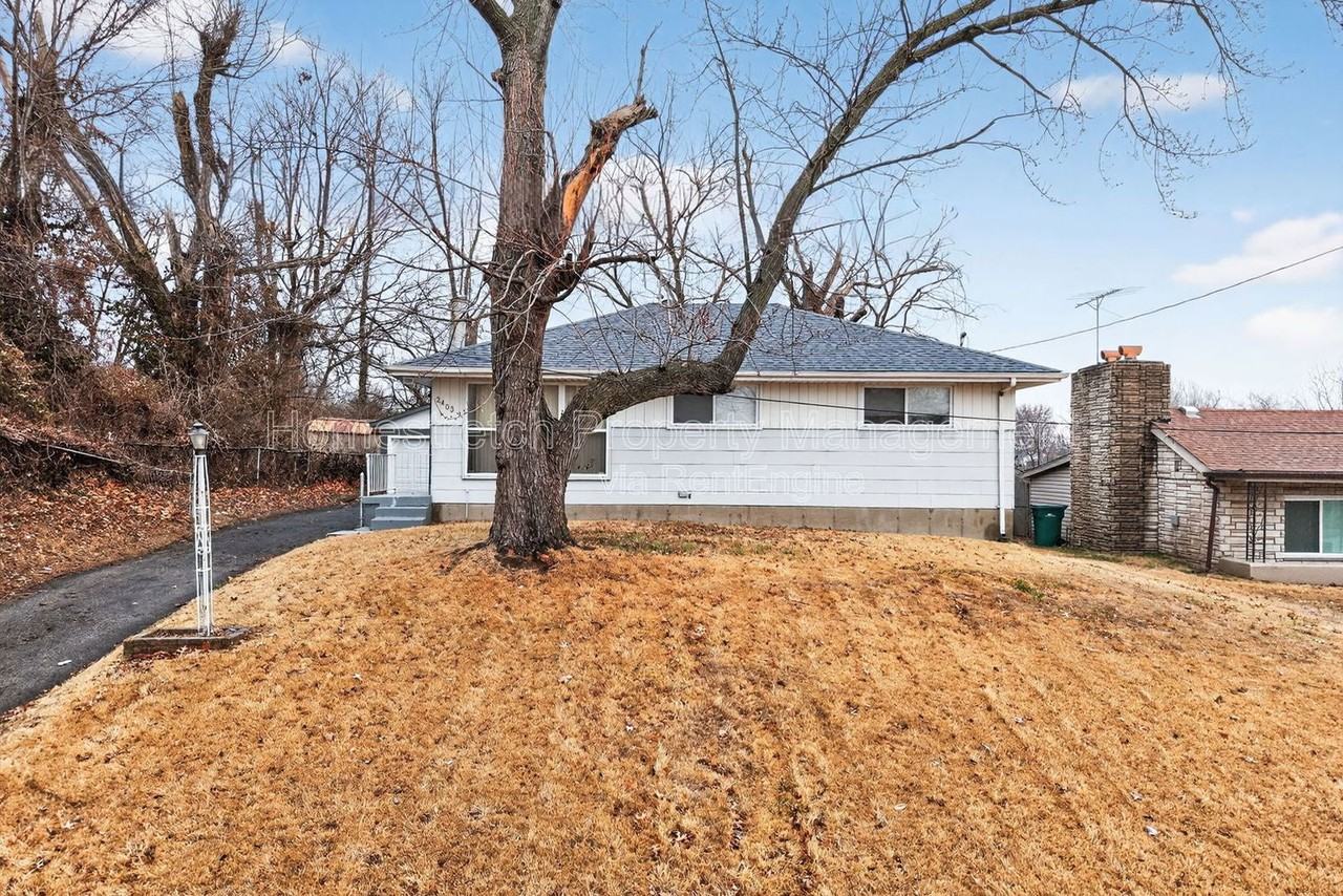 2403 Gardner Dr - Photo 2 of 34