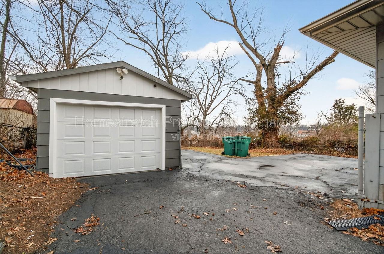 2403 Gardner Dr - Photo 4 of 34