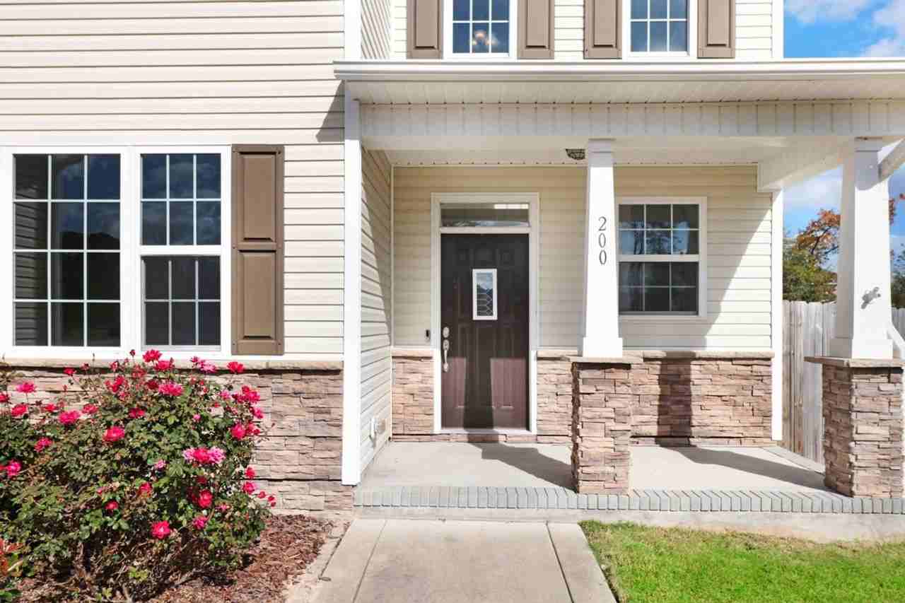 200 Plainfield Dr - Photo 4 of 43