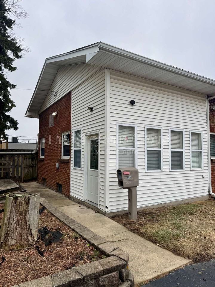 141 E Walnut St #B - Photo 2 of 15