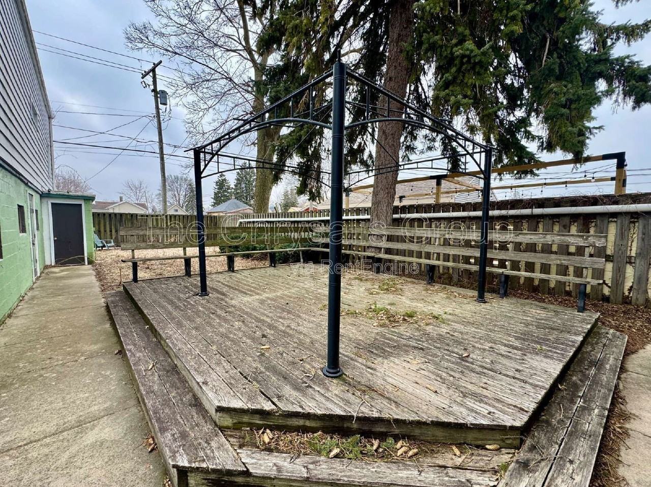 141 E Walnut St #B - Photo 3 of 15