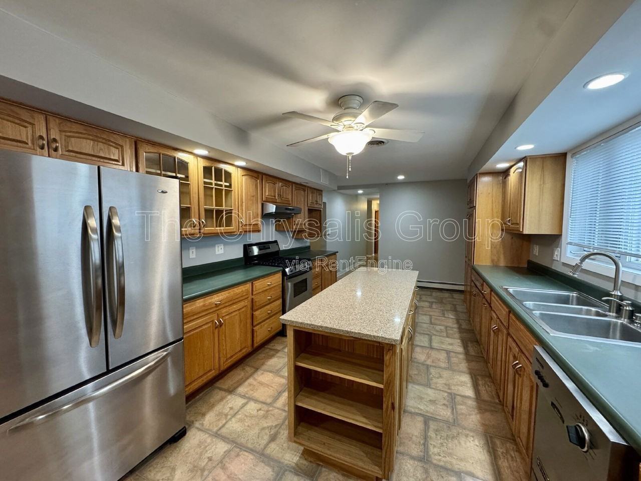 141 E Walnut St #B - Photo 6 of 15