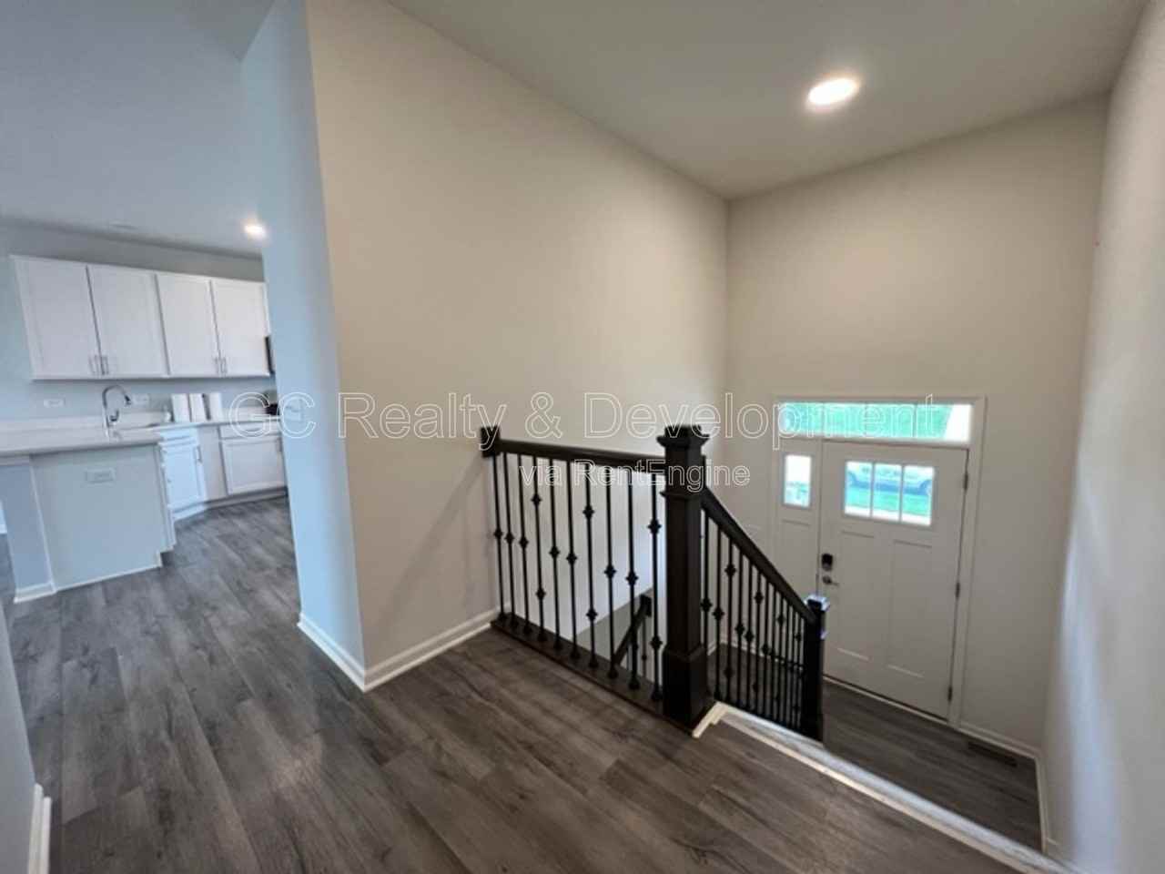 594 Cimmaron Cir - Photo 2 of 26