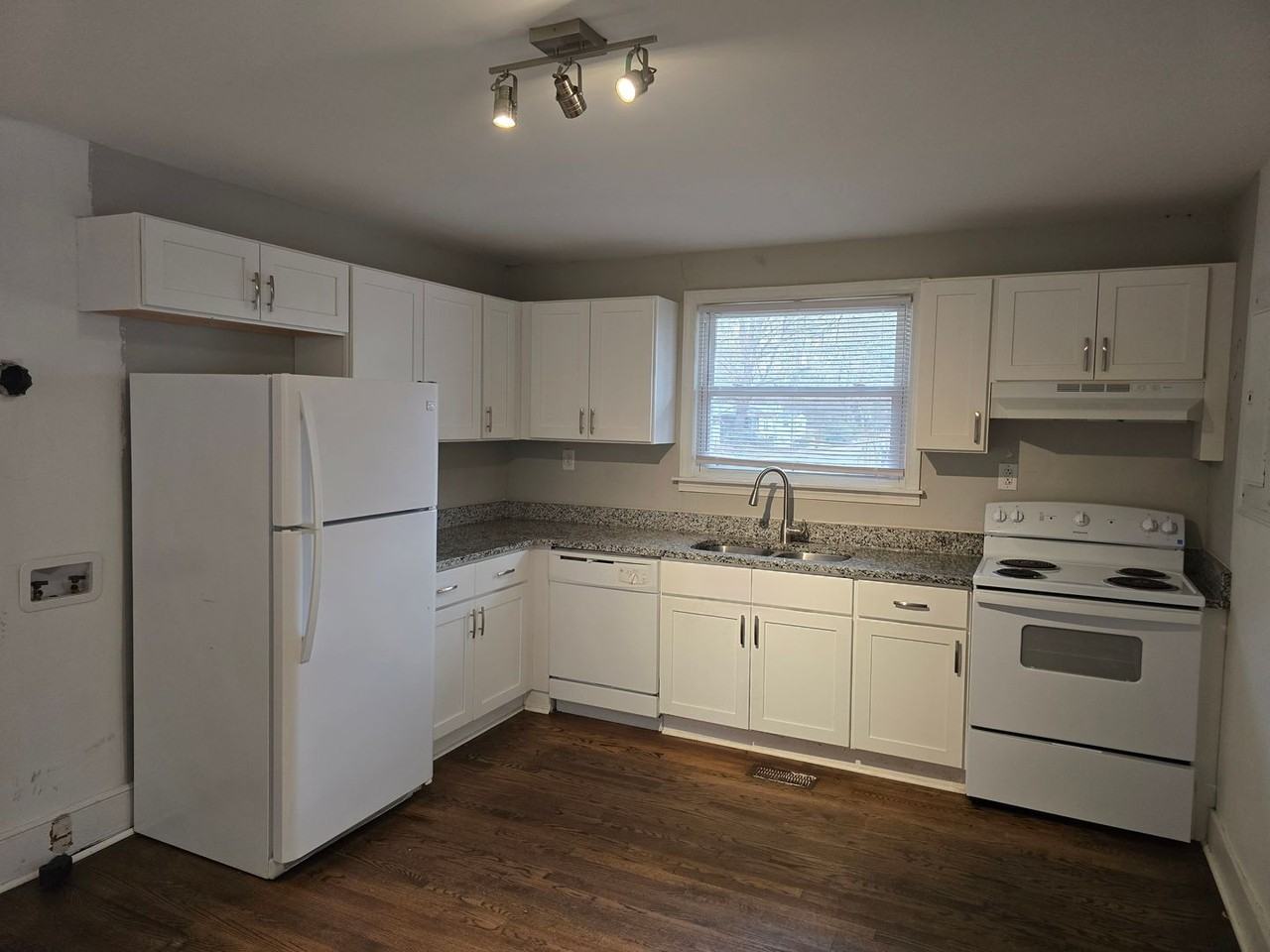 538 W Weatherspoon St - Photo 4 of 9