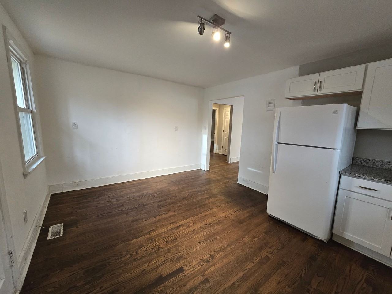 538 W Weatherspoon St - Photo 5 of 9