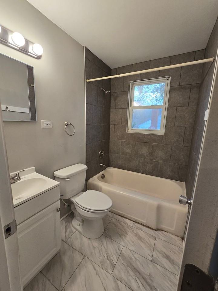 538 W Weatherspoon St - Photo 7 of 9