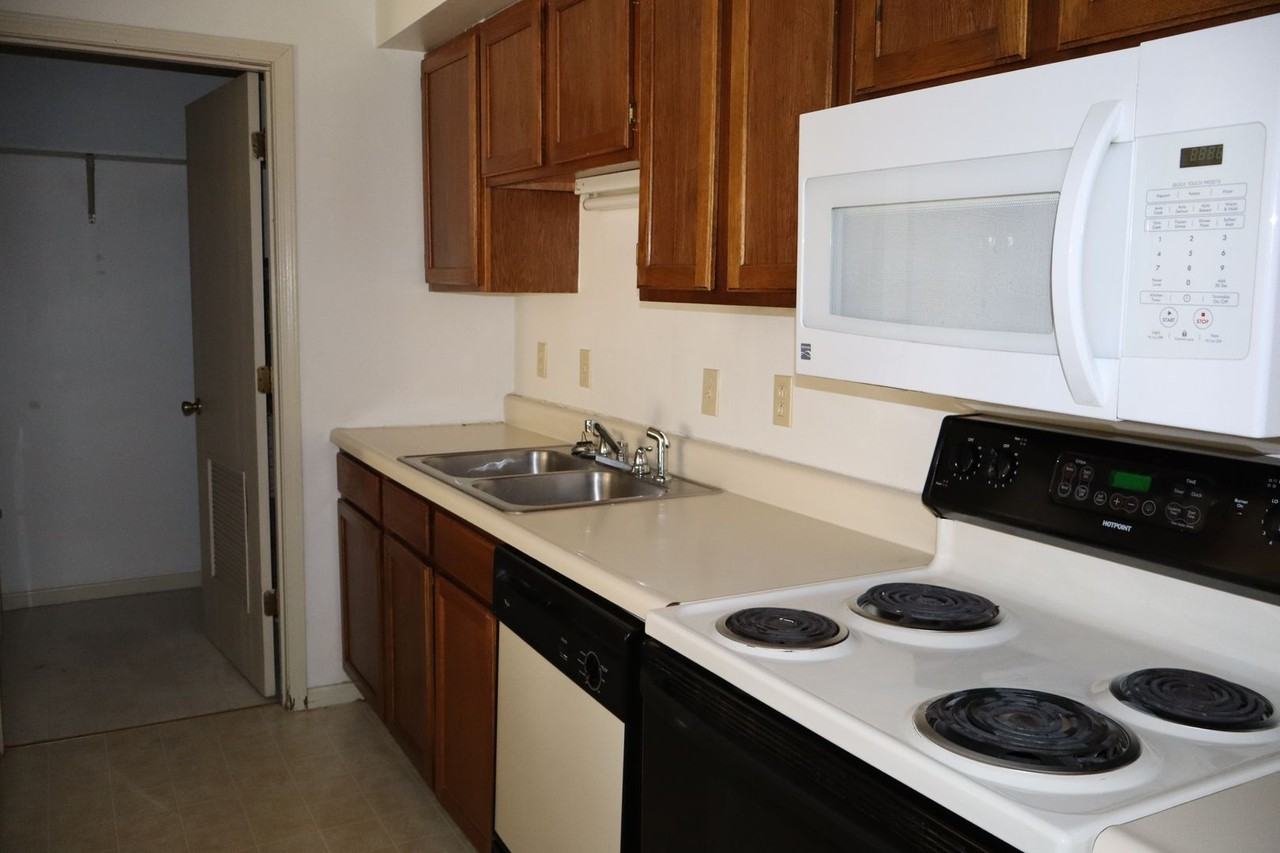 506 Columbia Dr - Photo 4 of 25