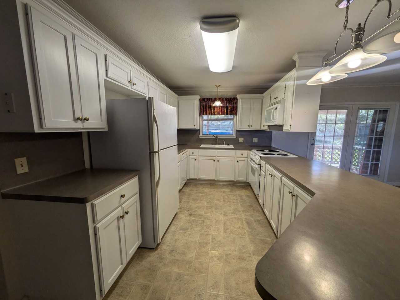 717 Riffle Ave - Photo 4 of 18