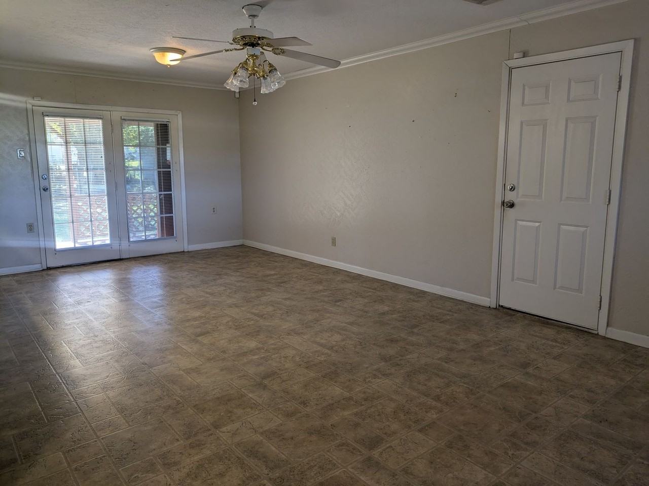 717 Riffle Ave - Photo 7 of 18