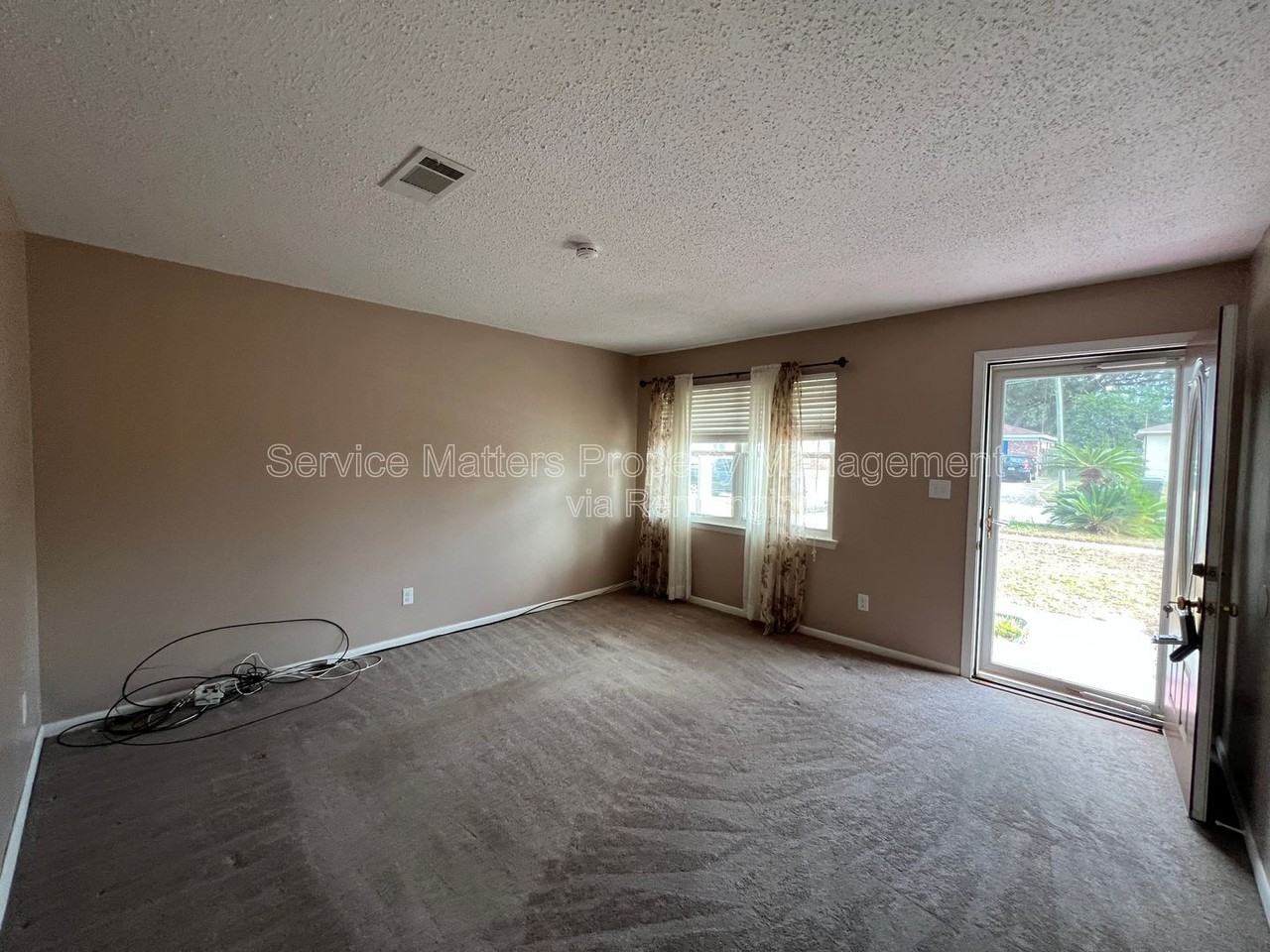 3227 Fresno Ave - Photo 4 of 31