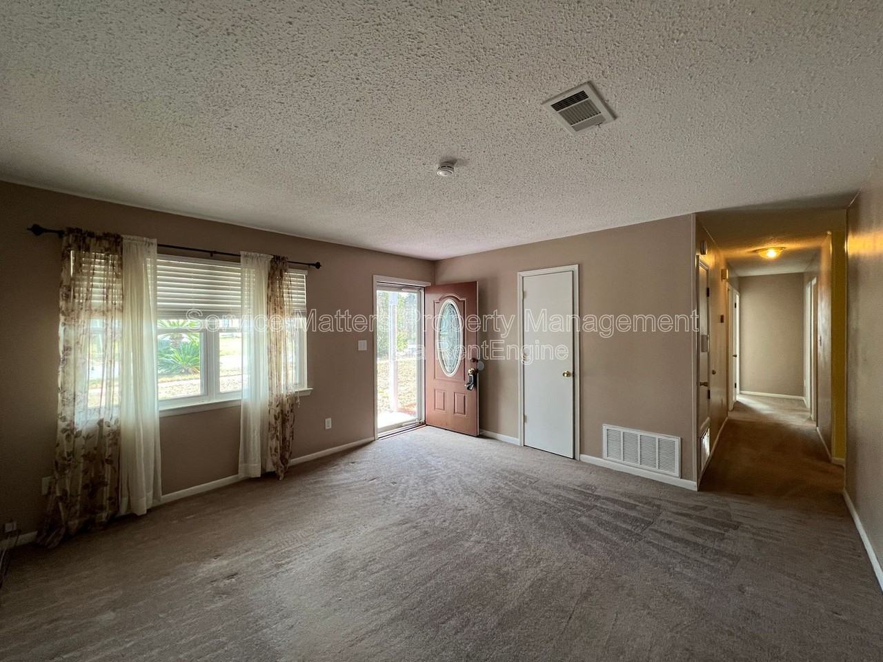 3227 Fresno Ave - Photo 5 of 31