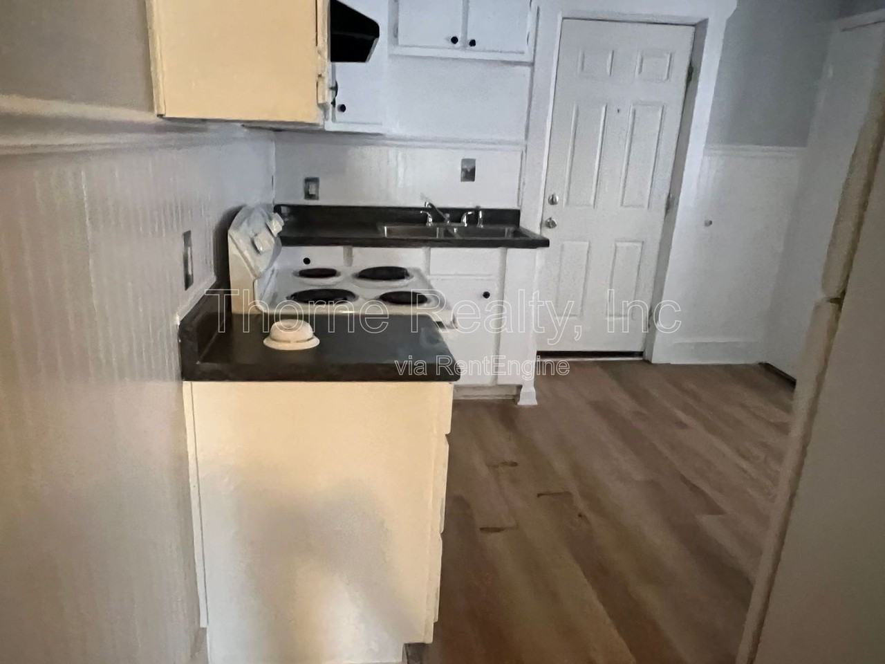 819 Arlington St - Photo 3 of 5