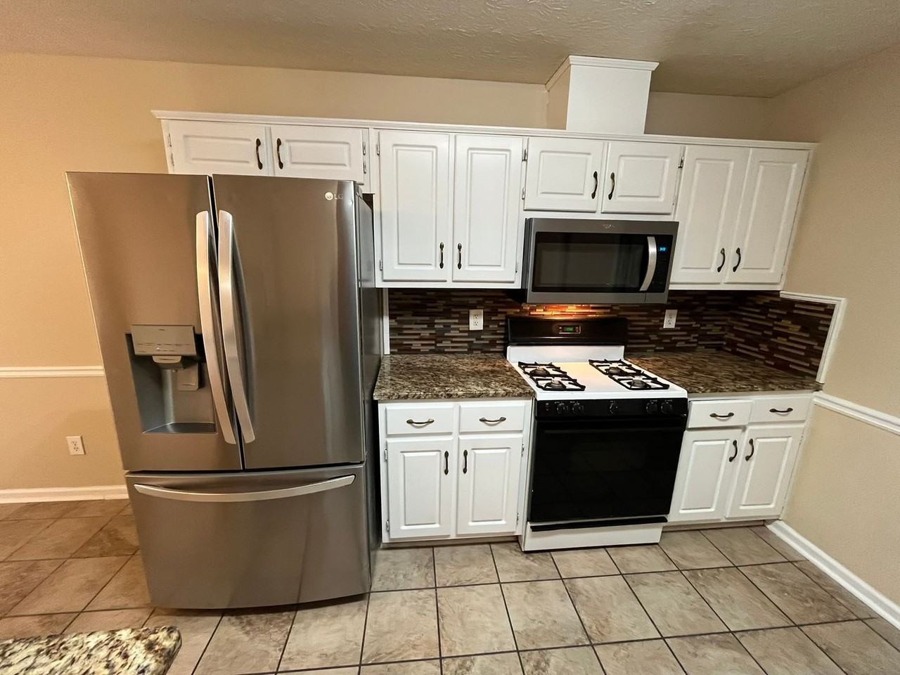 7096 Vinings Way - Photo 2 of 24