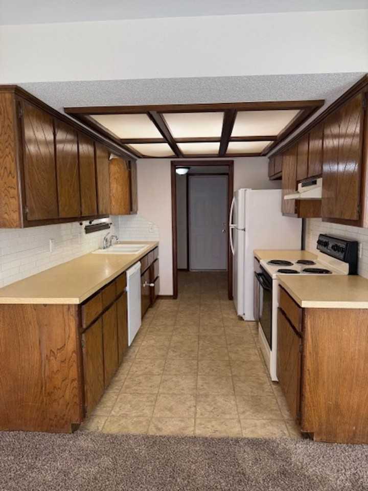 11610 Surrey Hills Blvd - Photo 5 of 24