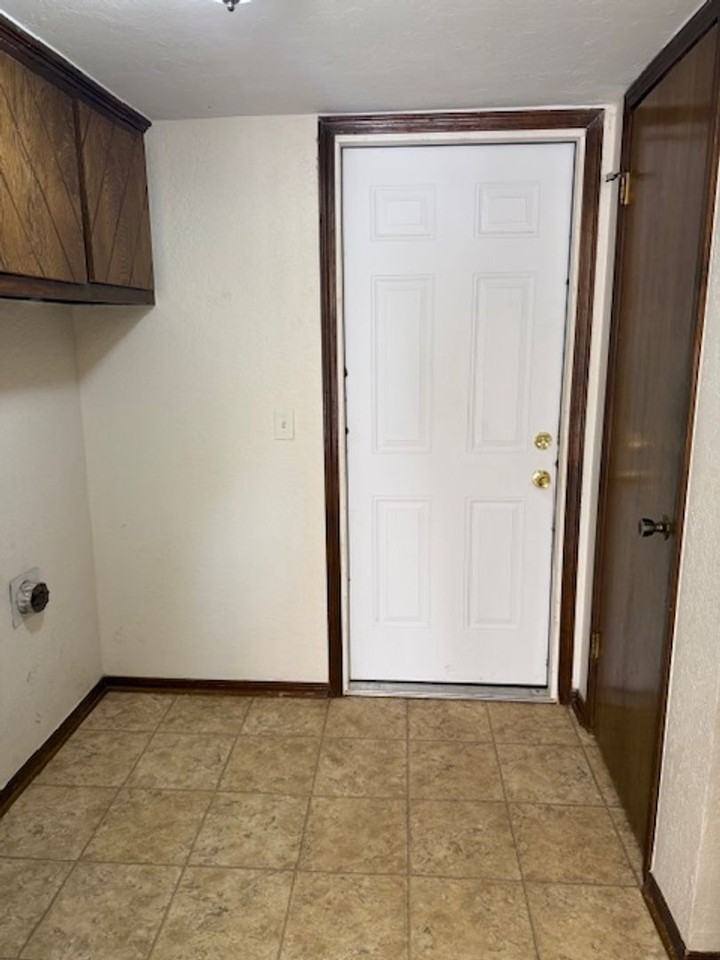 11610 Surrey Hills Blvd - Photo 6 of 24