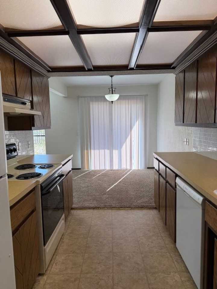 11610 Surrey Hills Blvd - Photo 7 of 24