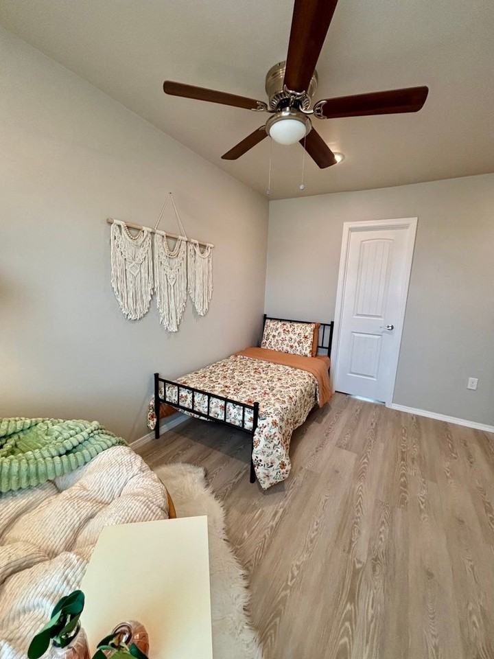 Rising Sun - Photo 3 of 5