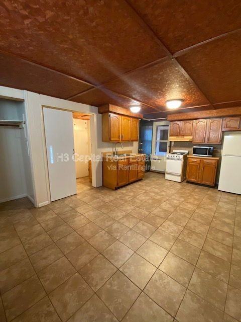 117 N Shamrock St #7 - Photo 3 of 8