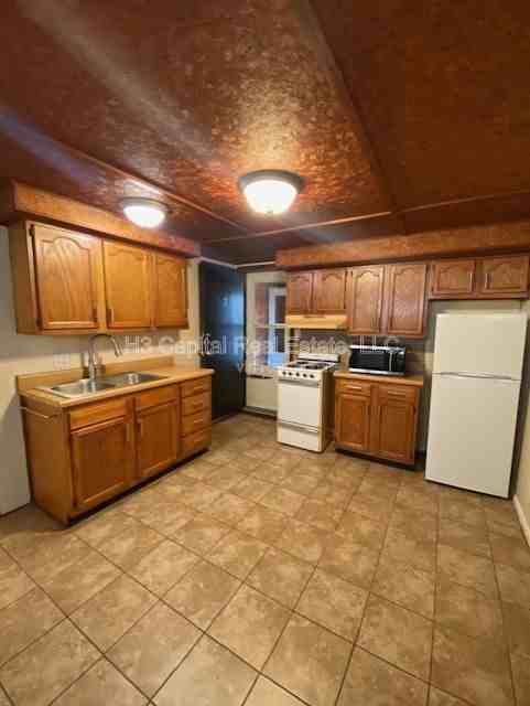 117 N Shamrock St #7 - Photo 5 of 8