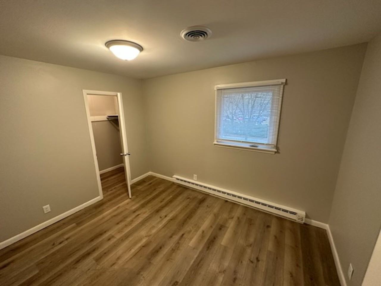 404 S Urbana Ave - Photo 4 of 10