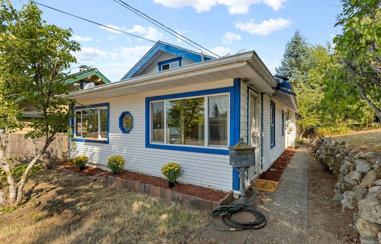 1926 7th St - Photo 3 of 44